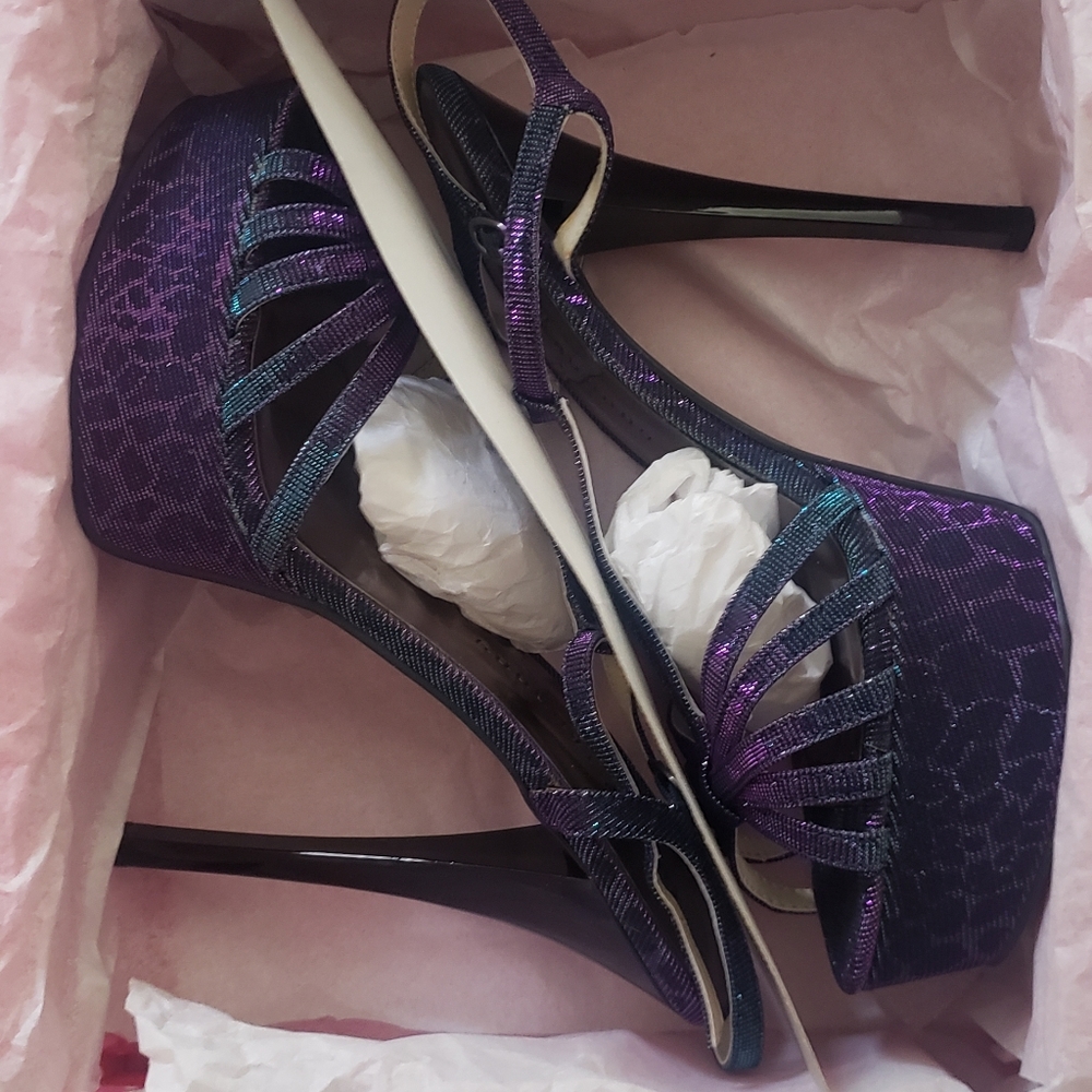 Chinese Laundry Women's Tippy Top Giraffe Platform